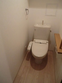 トイレ天壁クロス・床CF/張替後